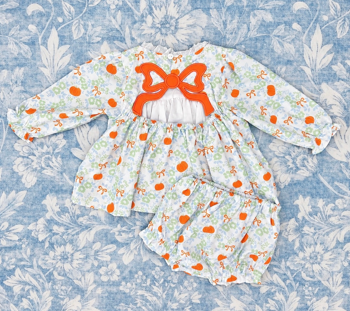 GIRL PUMPKINS & PEARLS BLOOMER SET