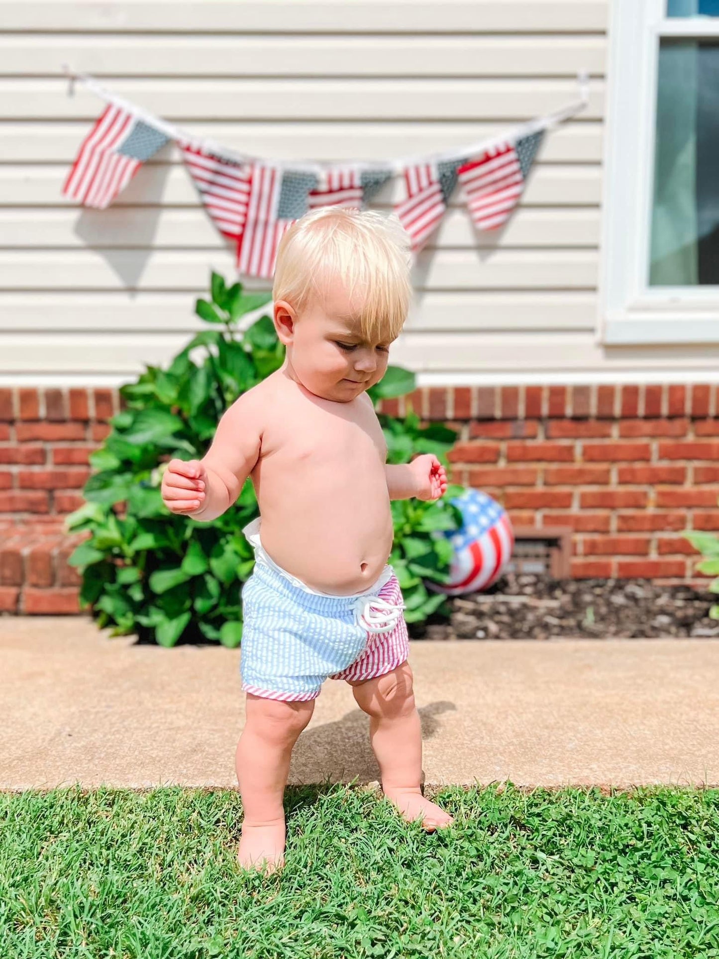 SUMMER SEERSUCKER SWIM BOY SHORTIE TRUNKS