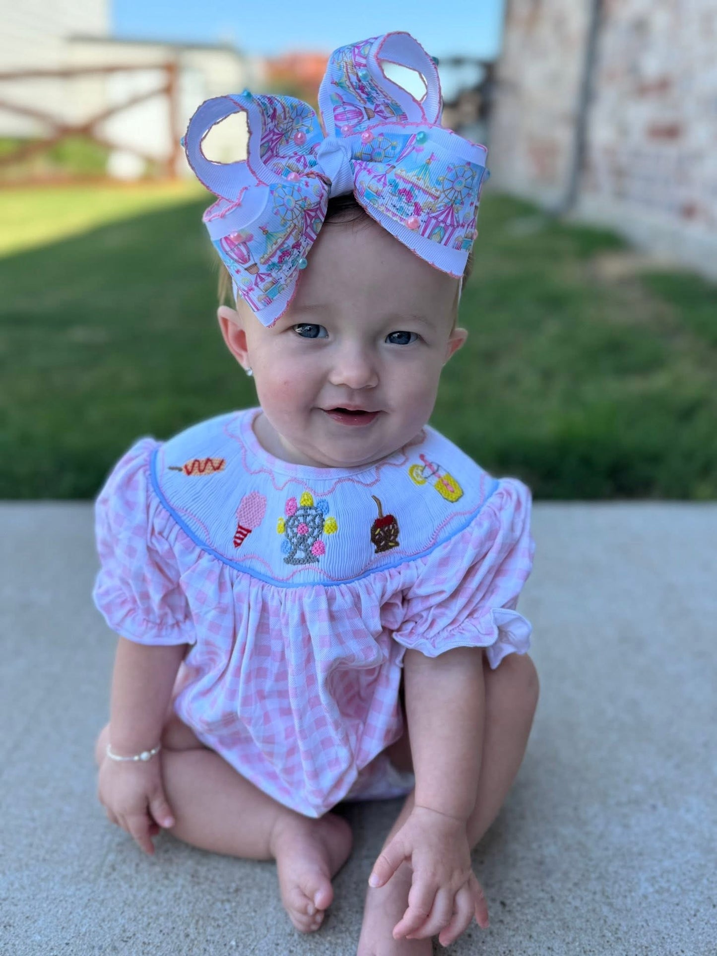 FUN AT THE FAIRGROUNDS GIRL BUBBLE